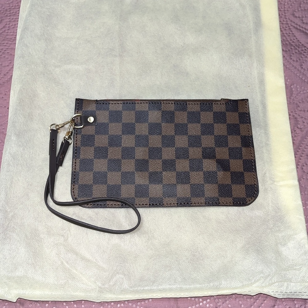 Brown tote bag with wristlet - Picture 5 of 9